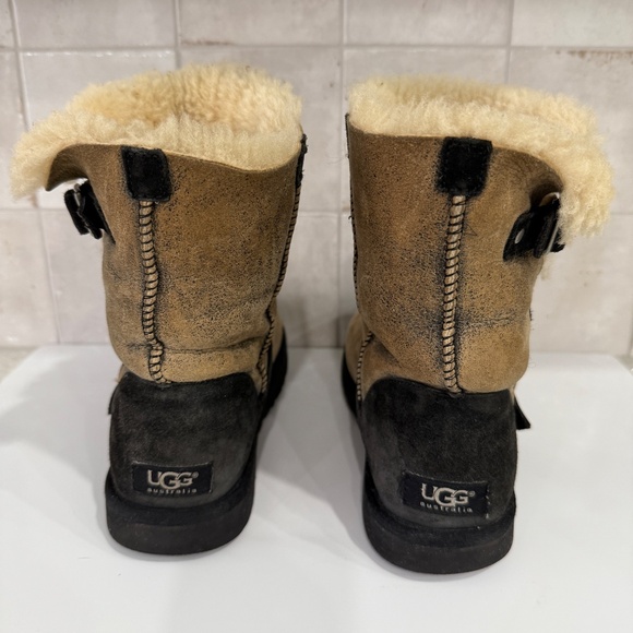UGG Classic Short Dylan Boots Sheepskin Shearling Boot Size 7 1001202 - Picture 3 of 11